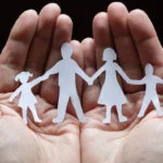 الأطفال يكتسبون العادات السيئة بتقليد الآباء