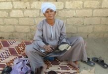 حكايات| شرف للرجال والنساء.. «صيصة» ماسحة الأحذية المتنكرة تغزو السوشيال